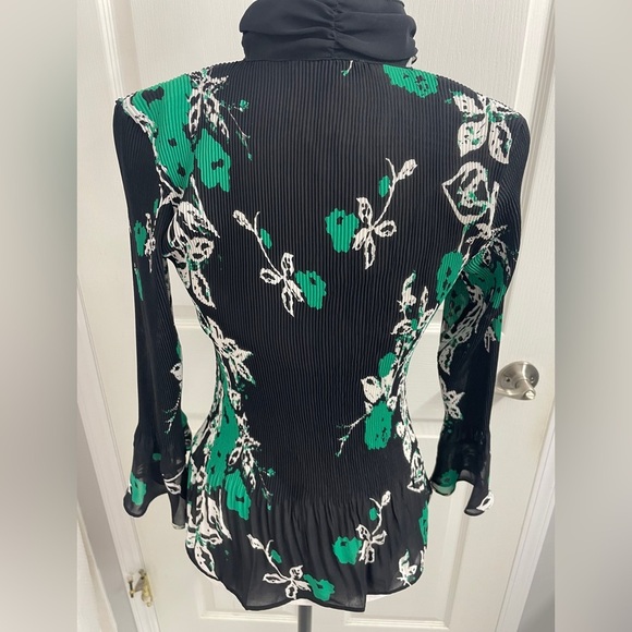 Violet & Claire Black/Green Floral Blouse Pleated With Ruffles 3/4 Sleeves Sz S - Picture 11 of 15